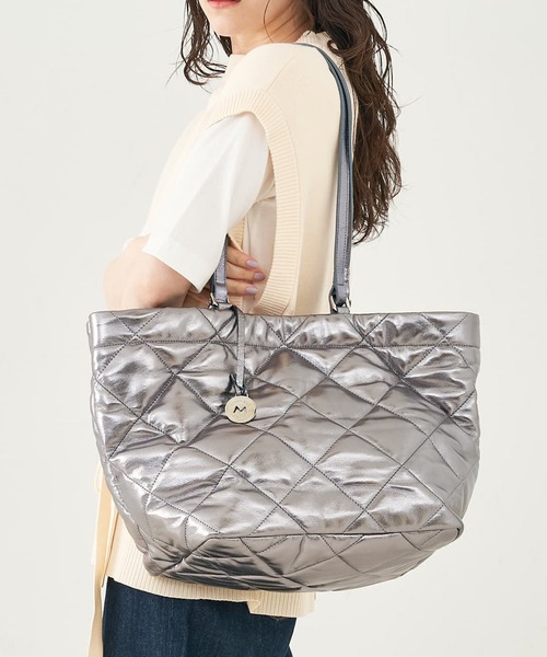 marco masi(マルコマージ)の「【MARCO MASI】2WAYハンドルキルトトート(トートバッグ・レディース・シルバー・フリー)」の1枚目の写真