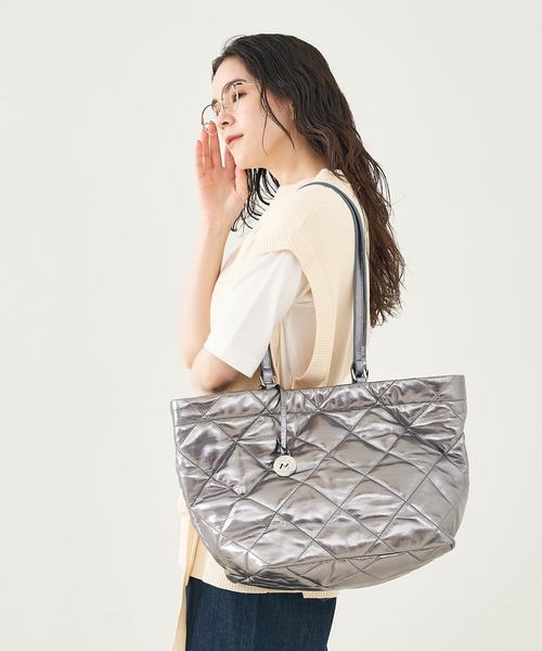 marco masi(マルコマージ)の「【MARCO MASI】2WAYハンドルキルトトート(トートバッグ・レディース・シルバー・フリー)」の5枚目の写真