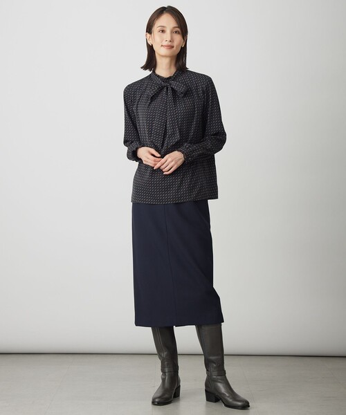 J.PRESS Ladies(J.プレス レディス)の「スエード幾何プリント ブラウス(シャツ/ブラウス・レディース・ホワイト系5/ネイビー系5・XS)」の9枚目の写真