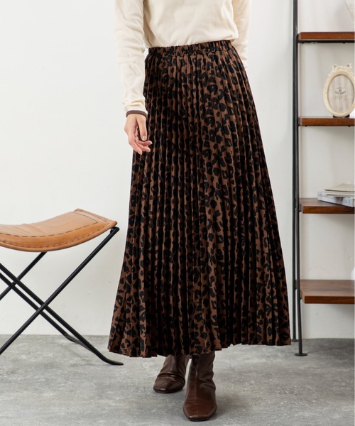 MILLION CARATS(ミリオンカラッツ)の「今季トレンドのアニマル柄を上品トーンで表現!細かなプリーツが縦ラインを強調して自然に体型カバー、すっきり着痩せ見え。ヒールにもブーツにも合う抜け感丈で、オフィスカジュアル~週末コーデまで幅広く活躍。合わせるトップスを選ばず、毎朝のコーデが即キマるアコーディオンスカート。(スカート・レディース・ブラウン/オフホワイト・FREE)」の14枚目の写真