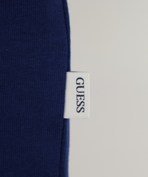 GUESS JEANS（ゲスジーンズ）の「GUESS JEANS GJ REG FIT SMALL LOGO TEE ゲス スプリットロゴTシャツ（Tシャツ/カットソー・メンズ・ダークブルー/ブラック・XL/XXL/M/L）」の8枚目の写真