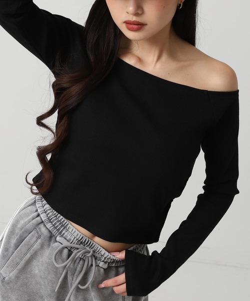 ANAP（アナップ）の「サイドギャザーオフショルダーリブトップス（Tシャツ/カットソー・レディース・ダークグレー/ホワイト/ブラック/クリア・F）」の3枚目の写真