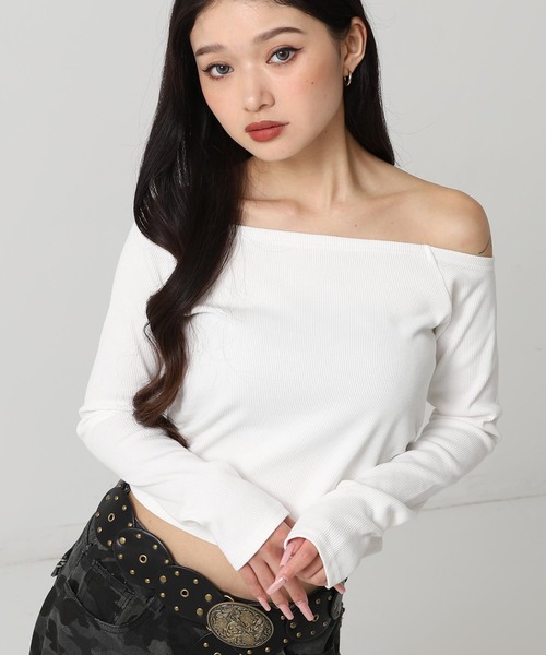 ANAP（アナップ）の「サイドギャザーオフショルダーリブトップス（Tシャツ/カットソー・レディース・ダークグレー/ホワイト/ブラック/クリア・F）」の5枚目の写真