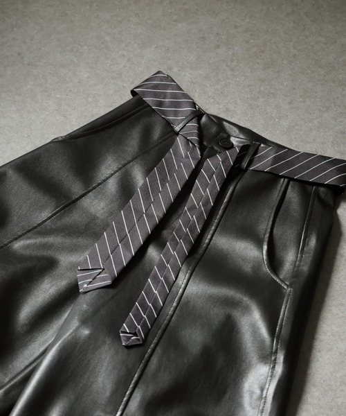 フェイクレザーカーブシルエットパンツ（その他パンツ）｜Ulysses