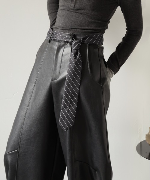 フェイクレザーカーブシルエットパンツ（その他パンツ）｜Ulysses