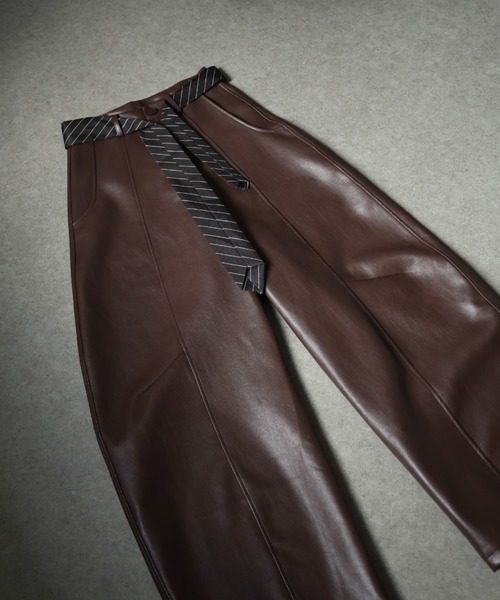 フェイクレザーカーブシルエットパンツ（その他パンツ）｜Ulysses