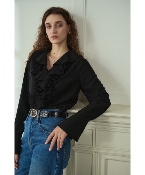 Estella.K(エステラケー)の「Becca Ruffled Blouse ラッフルプリーツブラウス(シャツ/ブラウス・レディース・ブラック/オフホワイト・FREE)」の1枚目の写真