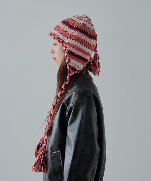 ROOPTOKYO（ループトウキョウ）の「OKUOKU 0909/オクオク ポンポン付き 耳当てボーダーニット帽 エスニック風（ニットキャップ/ビーニー・レディース・レッド/ブラック系その他/グレー系その他/ネイビー系・FREE）」の15枚目の写真