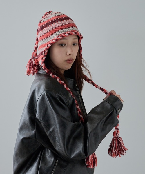 ROOPTOKYO（ループトウキョウ）の「OKUOKU 0909/オクオク ポンポン付き 耳当てボーダーニット帽 エスニック風（ニットキャップ/ビーニー・レディース・レッド/ブラック系その他/グレー系その他/ネイビー系・FREE）」の17枚目の写真