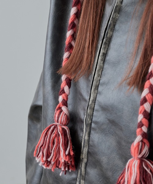 ROOPTOKYO（ループトウキョウ）の「OKUOKU 0909/オクオク ポンポン付き 耳当てボーダーニット帽 エスニック風（ニットキャップ/ビーニー・レディース・レッド/ブラック系その他/グレー系その他/ネイビー系・FREE）」の12枚目の写真