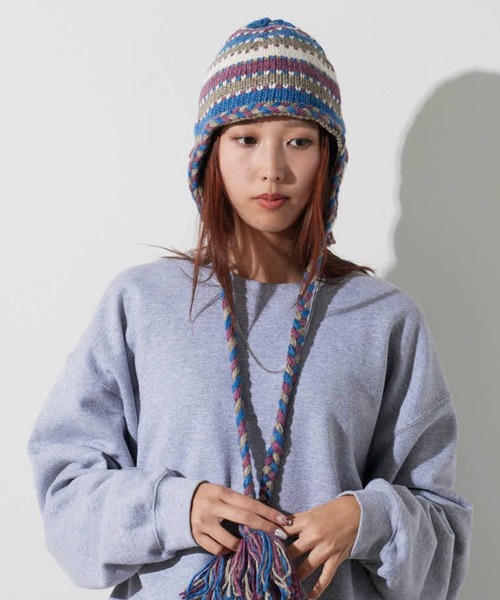 ROOPTOKYO（ループトウキョウ）の「OKUOKU 0909/オクオク ポンポン付き 耳当てボーダーニット帽 エスニック風（ニットキャップ/ビーニー・レディース・レッド/ブラック系その他/グレー系その他/ネイビー系・FREE）」の6枚目の写真