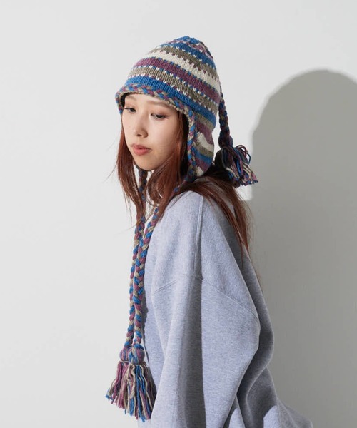 ROOPTOKYO（ループトウキョウ）の「OKUOKU 0909/オクオク ポンポン付き 耳当てボーダーニット帽 エスニック風（ニットキャップ/ビーニー・レディース・レッド/ブラック系その他/グレー系その他/ネイビー系・FREE）」の5枚目の写真