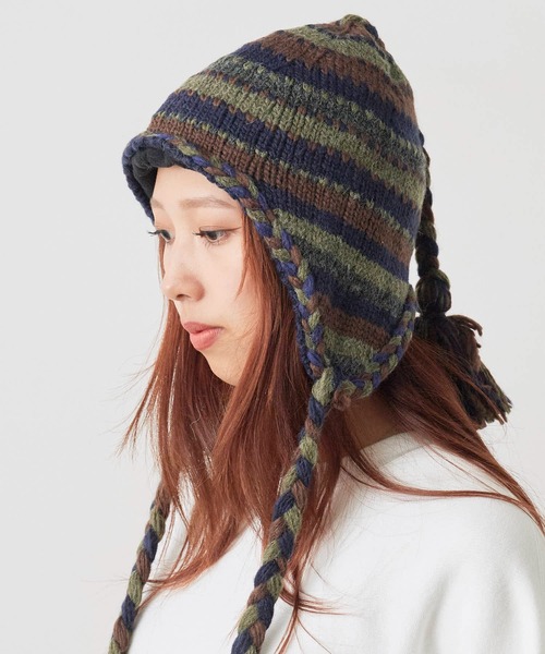 ROOPTOKYO（ループトウキョウ）の「OKUOKU 0909/オクオク ポンポン付き 耳当てボーダーニット帽 エスニック風（ニットキャップ/ビーニー・レディース・レッド/ブラック系その他/グレー系その他/ネイビー系・FREE）」の9枚目の写真