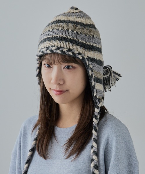 ROOPTOKYO（ループトウキョウ）の「OKUOKU 0909/オクオク ポンポン付き 耳当てボーダーニット帽 エスニック風（ニットキャップ/ビーニー・レディース・レッド/ブラック系その他/グレー系その他/ネイビー系・FREE）」の18枚目の写真