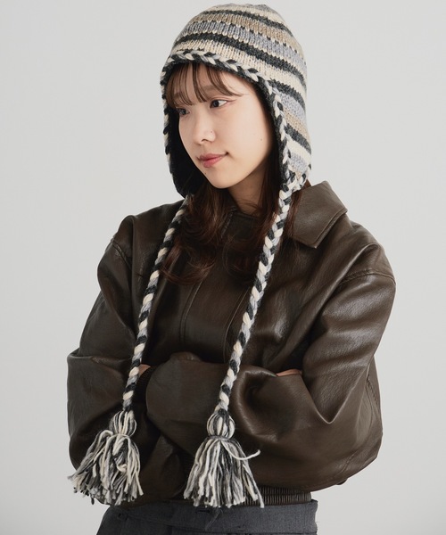 ROOPTOKYO（ループトウキョウ）の「OKUOKU 0909/オクオク ポンポン付き 耳当てボーダーニット帽 エスニック風（ニットキャップ/ビーニー・レディース・レッド/ブラック系その他/グレー系その他/ネイビー系・FREE）」の21枚目の写真