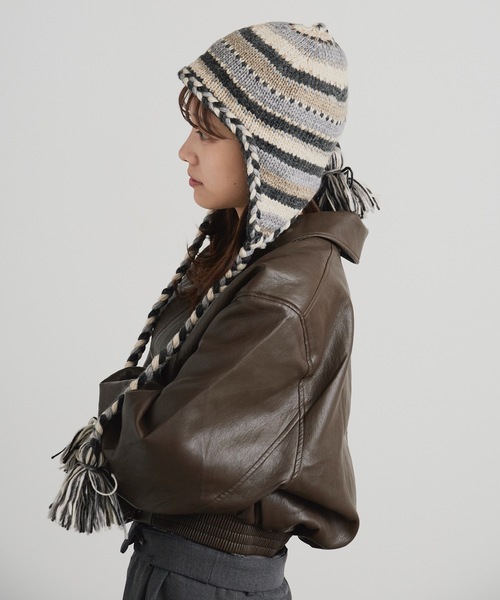 ROOPTOKYO（ループトウキョウ）の「OKUOKU 0909/オクオク ポンポン付き 耳当てボーダーニット帽 エスニック風（ニットキャップ/ビーニー・レディース・レッド/ブラック系その他/グレー系その他/ネイビー系・FREE）」の20枚目の写真