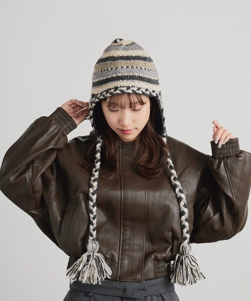 ROOPTOKYO（ループトウキョウ）の「OKUOKU 0909/オクオク ポンポン付き 耳当てボーダーニット帽 エスニック風（ニットキャップ/ビーニー・レディース・レッド/ブラック系その他/グレー系その他/ネイビー系・FREE）」の19枚目の写真