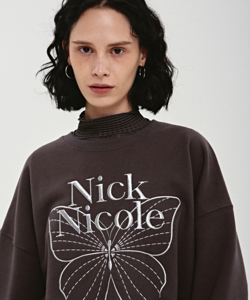 NICK&NICOLE（ニックアンドニコール）の「VOLUME BUTTERFLY SIGNATURE SWEATSHIRT_CHARCOAL SILVER（スウェット・レディース・その他・FREE）」の2枚目の写真