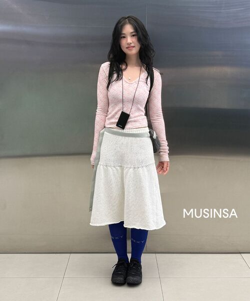 SINOON(シヌーン)の「PRINTED V-NECK LONG SLEEVE (LIGHT PINK)(Tシャツ/カットソー・レディース・ライトピンク・FREE)」の2枚目の写真