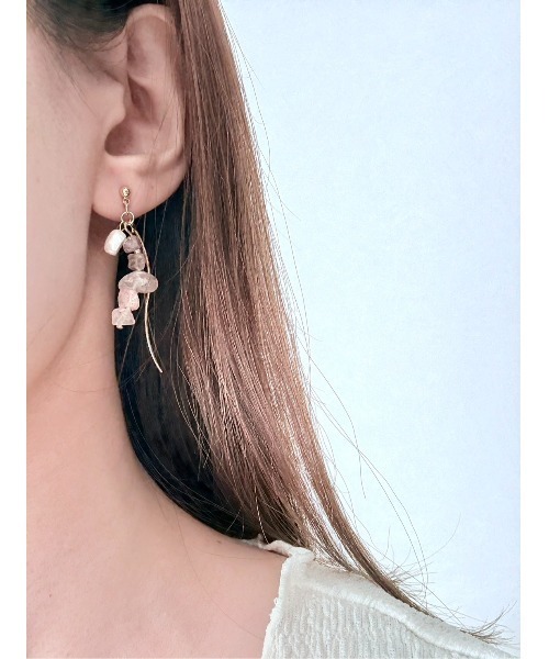 tone（トーン）の「【SOARM】天然石×淡水パール アシンメトリーピアス(MA)（ピアス（両耳用）・レディース・ピンク・FREE）」の3枚目の写真