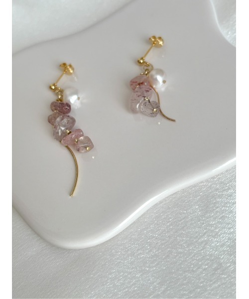 tone（トーン）の「【SOARM】天然石×淡水パール アシンメトリーピアス(MA)（ピアス（両耳用）・レディース・ピンク・FREE）」の4枚目の写真