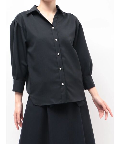 TONAL（トーナル）の「マルチセットタックショルダーパール釦シャツ（シャツ/ブラウス・レディース・ライトブルー/オフホワイト/ベージュ/ネイビー/チャコールグレー・MEDIUM）」の5枚目の写真