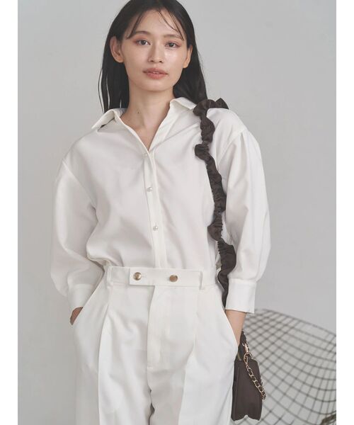 TONAL（トーナル）の「マルチセットタックショルダーパール釦シャツ（シャツ/ブラウス・レディース・ライトブルー/オフホワイト/ベージュ/ネイビー/チャコールグレー・MEDIUM）」の2枚目の写真