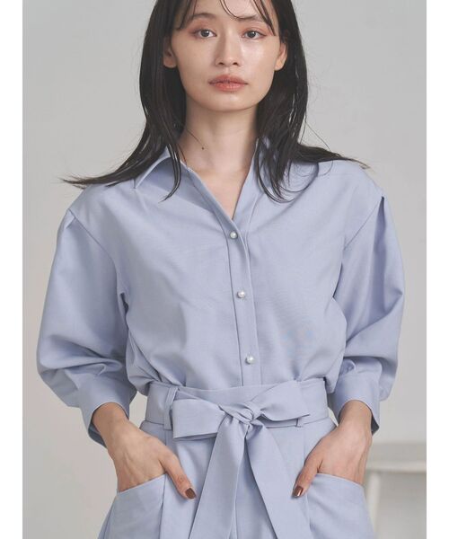 TONAL（トーナル）の「マルチセットタックショルダーパール釦シャツ（シャツ/ブラウス・レディース・ライトブルー/オフホワイト/ベージュ/ネイビー/チャコールグレー・MEDIUM）」の4枚目の写真