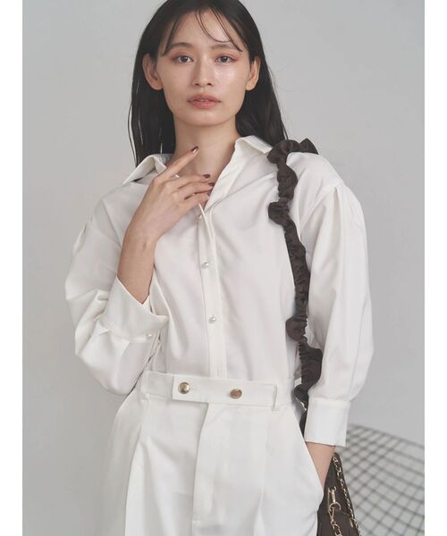 TONAL（トーナル）の「マルチセットタックショルダーパール釦シャツ（シャツ/ブラウス・レディース・ライトブルー/オフホワイト/ベージュ/ネイビー/チャコールグレー・MEDIUM）」の17枚目の写真