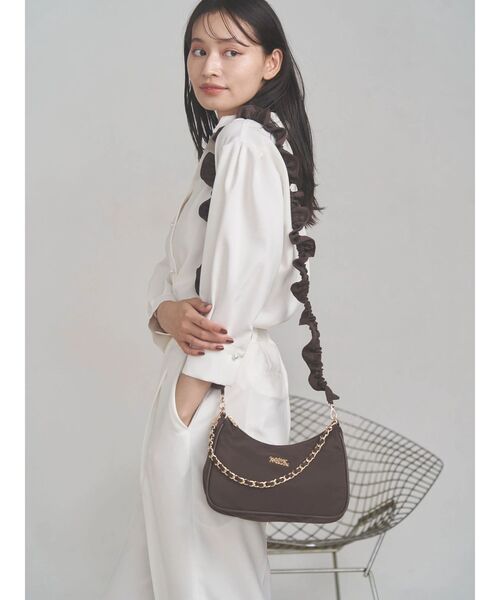 TONAL（トーナル）の「マルチセットタックショルダーパール釦シャツ（シャツ/ブラウス・レディース・ライトブルー/オフホワイト/ベージュ/ネイビー/チャコールグレー・MEDIUM）」の18枚目の写真