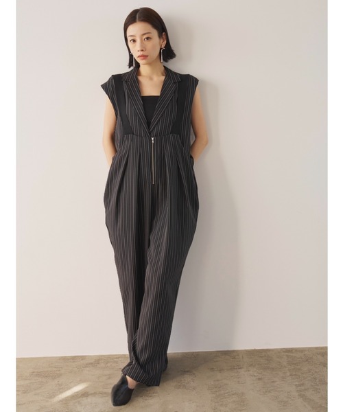 AIC.（エーアイシー）の「ヘリンボーンストライプサロペット/セットアップ可能（サロペット/オーバーオール・レディース・グレイッシュベージュ/ブラック・FREE）」の3枚目の写真