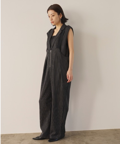 AIC.（エーアイシー）の「ヘリンボーンストライプサロペット/セットアップ可能（サロペット/オーバーオール・レディース・グレイッシュベージュ/ブラック・FREE）」の5枚目の写真