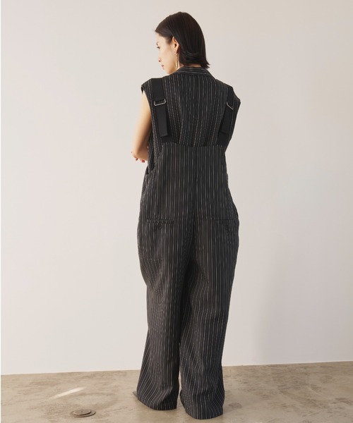 AIC.（エーアイシー）の「ヘリンボーンストライプサロペット/セットアップ可能（サロペット/オーバーオール・レディース・グレイッシュベージュ/ブラック・FREE）」の6枚目の写真