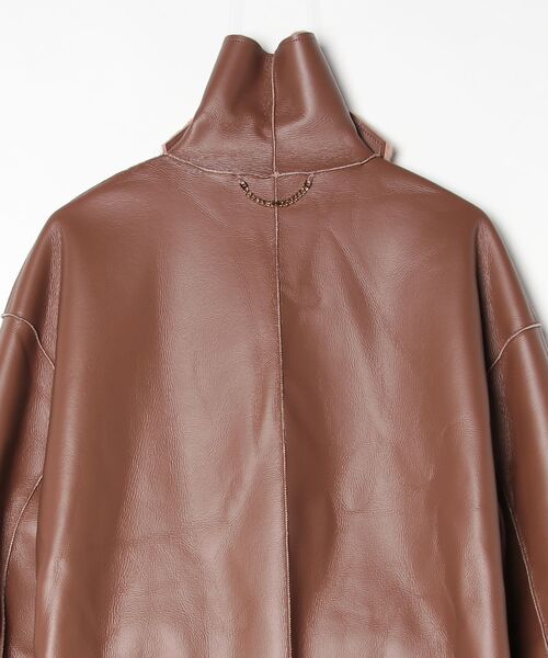 Guess(ゲス)の「INES Reversible Faux Lthr Coat ロングコート リバーシブル(ムートンコート・レディース・ベージュ・MEDIUM)」の22枚目の写真