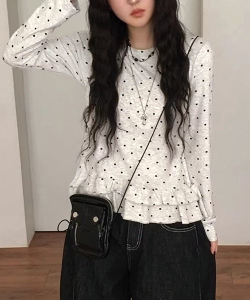 Vipoa(ヴィポア)の「フリルドット柄トップス(Tシャツ/カットソー・レディース・グレー・FREE)」の5枚目の写真