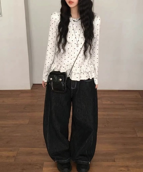 Vipoa(ヴィポア)の「フリルドット柄トップス(Tシャツ/カットソー・レディース・グレー・FREE)」の3枚目の写真