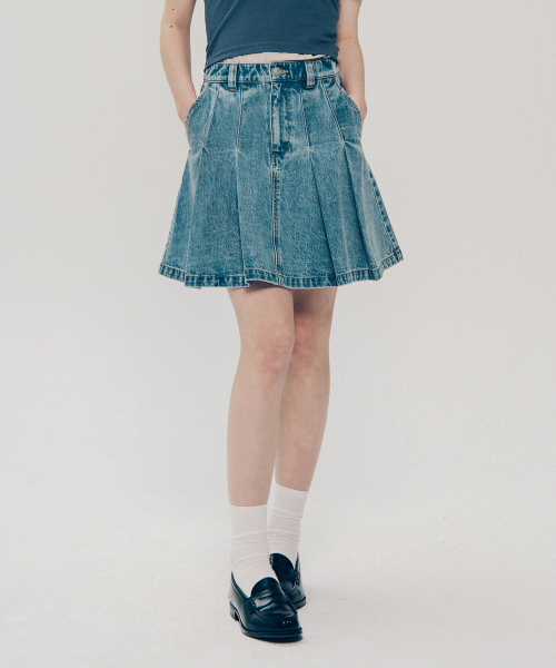 YALE（イェール）の「デニムプリーツスカート_ライトブルー（スカート・レディース・その他・SMALL/MEDIUM）」の2枚目の写真