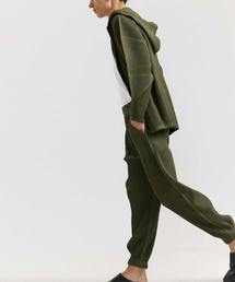 AKEPT（アケップト）の「PT10X Pleated Jogger Pants [Khaki]（スウェットパンツ）」