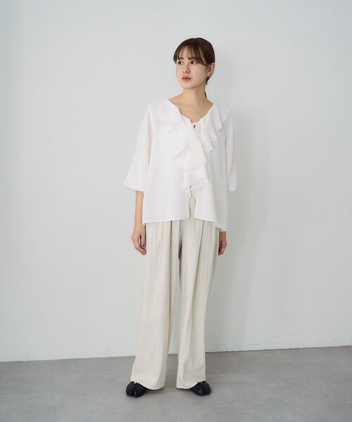 SHENERY(シーナリー)の「フリルカラーブラウス(シャツ/ブラウス・レディース・ベージュ/ブラック/オフホワイト・FREE)」の4枚目の写真