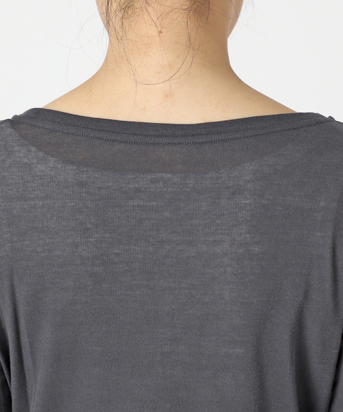 Spick & Span（スピックアンドスパン）の「《追加3》シアーボートネックプルオーバー（Tシャツ/カットソー・レディース・チャコールグレー/ホワイト・FREE）」の9枚目の写真