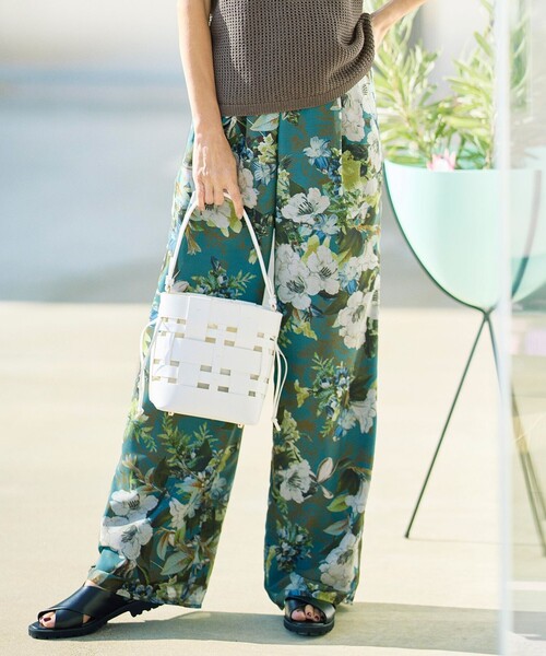 自由区(ジユウク)の「ボタニカルプリントドロスト パンツ(その他パンツ・レディース・ベージュ系6/ピーコックグリーン系6・40/38/36)」の2枚目の写真