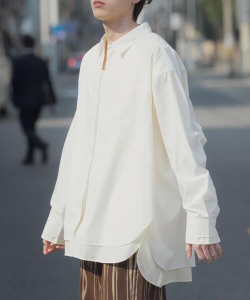 SENSE OF PLACE by URBAN RESEARCH(センスオブプレイスバイアーバンリサーチ)の「レイヤードレギュラーカラーシャツ(シャツ/ブラウス・メンズ・ライトブルー/チャコールグレー/ホワイト・MEDIUM/LARGE)」の2枚目の写真