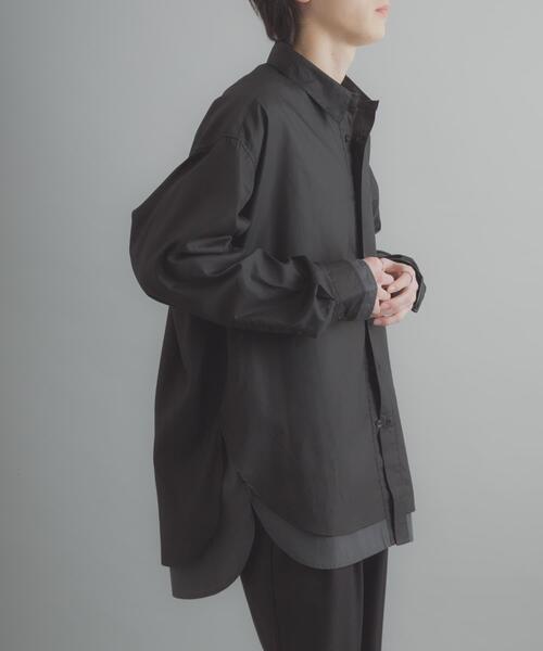 SENSE OF PLACE by URBAN RESEARCH(センスオブプレイスバイアーバンリサーチ)の「レイヤードレギュラーカラーシャツ(シャツ/ブラウス・メンズ・ライトブルー/チャコールグレー/ホワイト・MEDIUM/LARGE)」の1枚目の写真