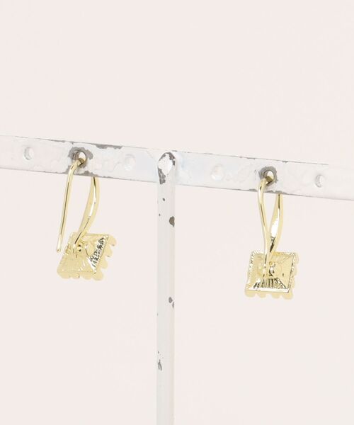 Burner(バーナー)の「【Sonu jewelry(ソヌジュエリー)】スクエアストーン フックピアス son-pierce-29-2【RBTS】(ピアス(両耳用)・レディース・ホワイト/ブラック・FREE)」の3枚目の写真