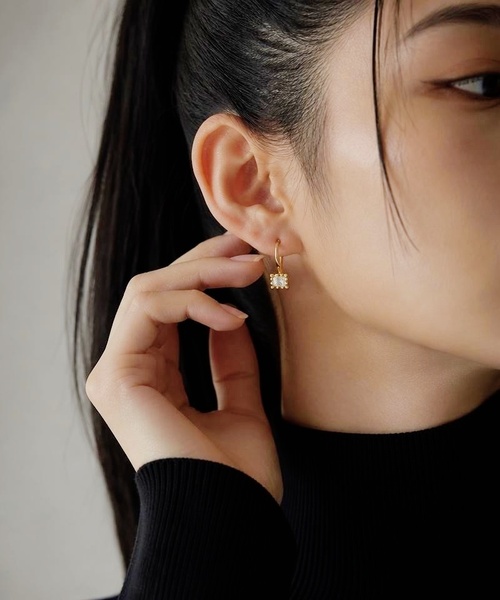 Burner(バーナー)の「【Sonu jewelry(ソヌジュエリー)】スクエアストーン フックピアス son-pierce-29-2【RBTS】(ピアス(両耳用)・レディース・ホワイト/ブラック・FREE)」の6枚目の写真
