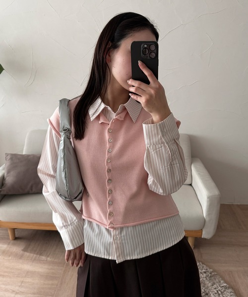 MUHET(ミュエータ)の「layered-look knit shirt top / ドッキングレイヤード風ニットシャツ(シャツ/ブラウス・レディース・グレー/ピンク/ネイビー/ブラウン・FREE)」の4枚目の写真