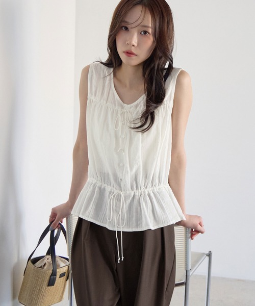 CHAN ME(チャンミ)の「フロントリボンノースリーブブラウス(シャツ/ブラウス・レディース・アイボリー/ブルー/ブラック・LARGE/MEDIUM/X-LARGE)」の4枚目の写真