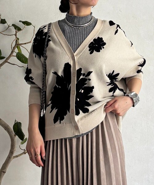 un dix cors（アンディコール）の「花柄カーディガン（カーディガン/ボレロ・レディース・ホワイト系その他/ブラック/グレー・FREE）」の2枚目の写真