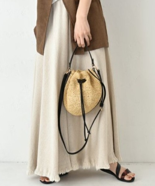 CACHELLIE（カシェリエ）の「PP RAFFIA 2WAY SHOULDER（ショルダーバッグ・レディース・ナチュラル/ブラック・FREE）」の2枚目の写真