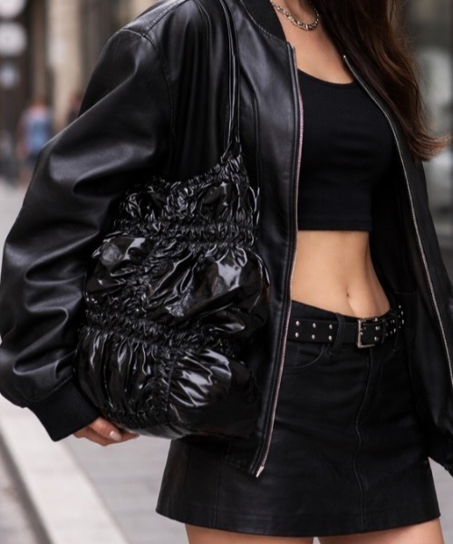 CACHELLIE(カシェリエ)の「GATHER DRAWSTRING BAG(ショルダーバッグ・レディース・ブラック・FREE)」の7枚目の写真